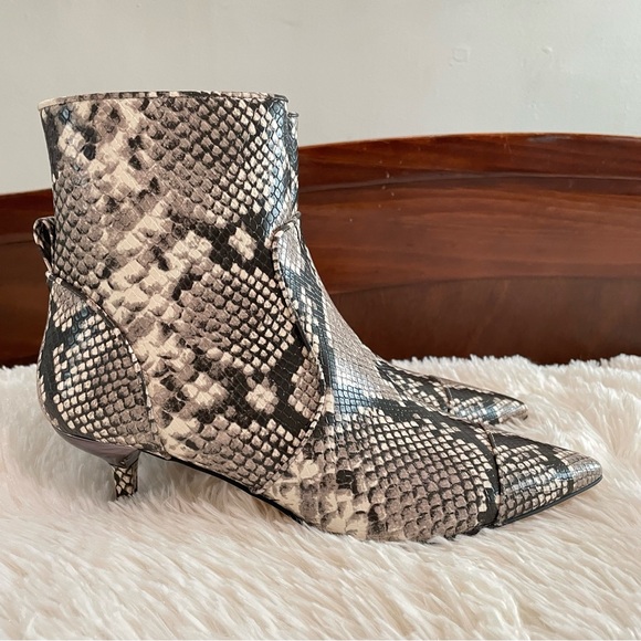 NEW Michael Kors Kadence Kitten Bootie EMB Faux Leather Color Sand Size 6 Box. - Picture 10 of 17